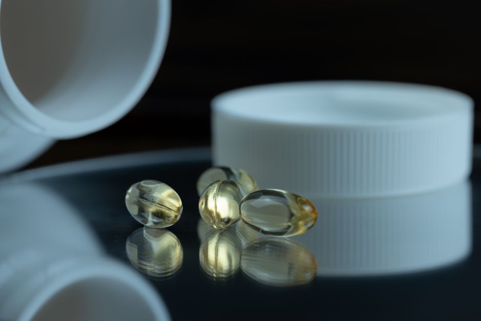 Nicotinamide riboside supplement met een achtergrond van veroudering en gezondheid, benadrukt de voordelen voor de huid.